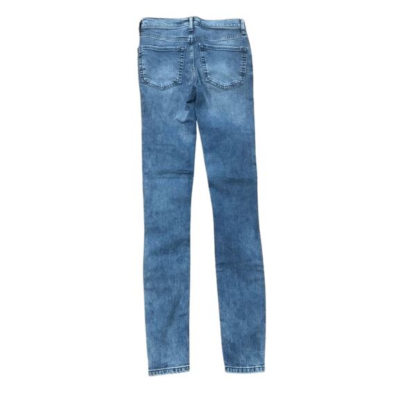 Free People Distressed Skinny Ripped Knee Jeans Blue Denim Women’s 25 Long NWT - Picture 5 of 5